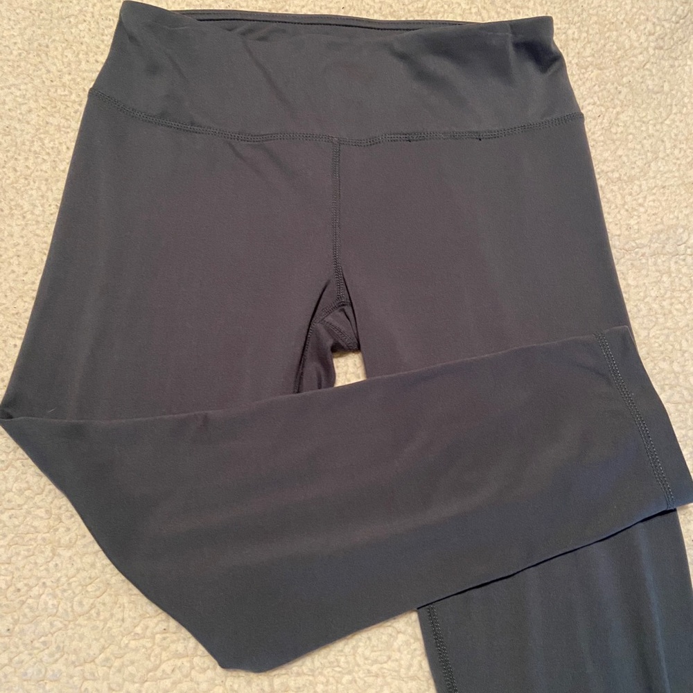 Army green cropped leggings!!! Like new